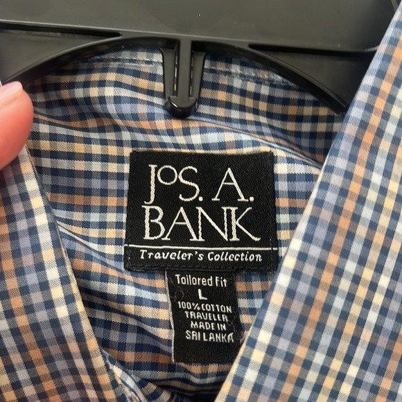 Button down - Picture 3 of 3